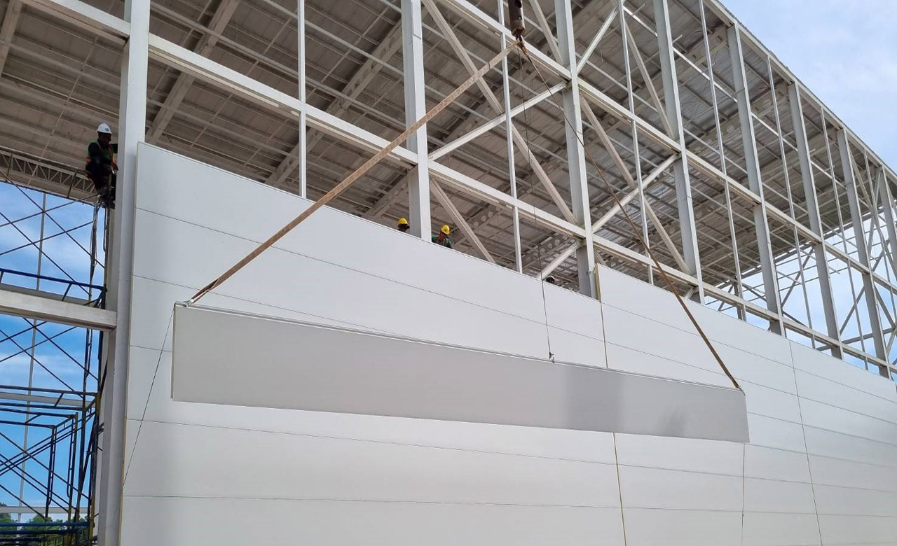 Isowall insulated sandwich panel for factories and industrial buildings